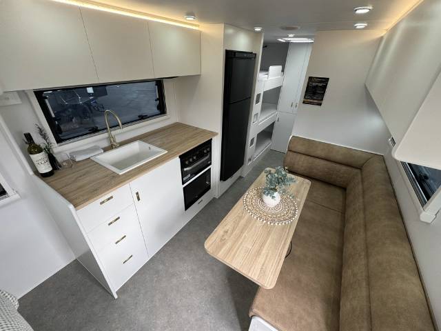2026 NETWORK RV TERRAIN TUFF 21′ FAMILY 3 BUNK CARAVAN