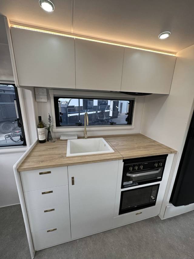 2026 NETWORK RV TERRAIN TUFF 21′ FAMILY 3 BUNK CARAVAN