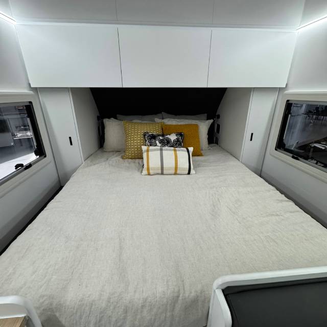 2026 TITANIUM HS2 196HTF 19’6 HT FAMILY BUNK CARAVAN