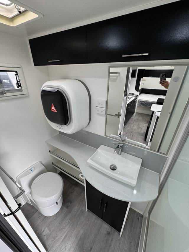 2018 NEW AGE MANTA RAY 19 CARAVAN