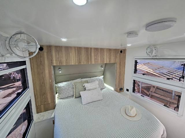 2025 RETREAT ERV 217C CARAVAN