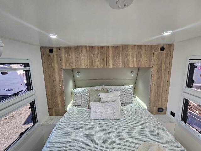 2025 RETREAT ERV 217C CARAVAN
