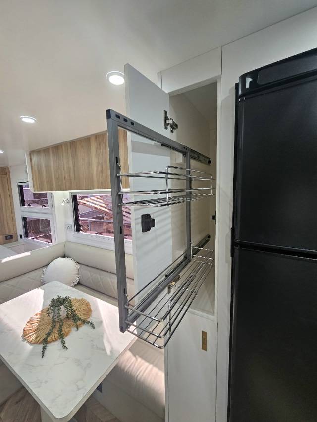 2025 RETREAT ERV 217C CARAVAN