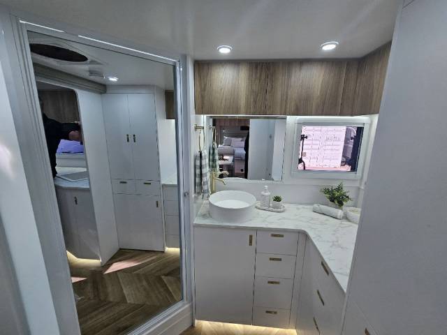 2025 RETREAT ERV 217C CARAVAN