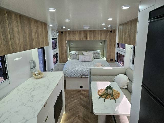2025 RETREAT ERV 217C CARAVAN