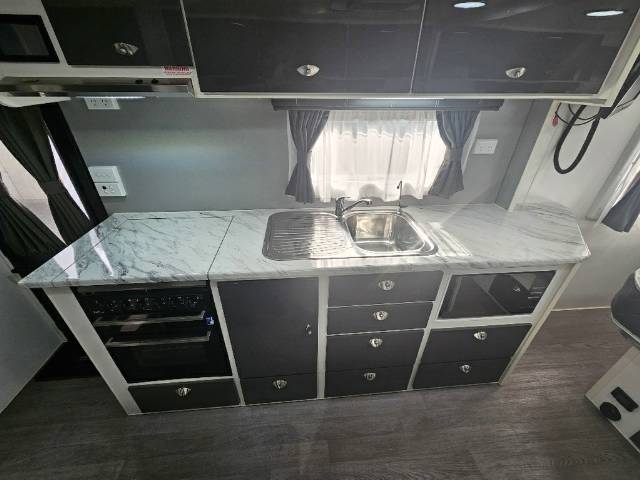 2018 RETREAT FRASER 216R CARAVAN