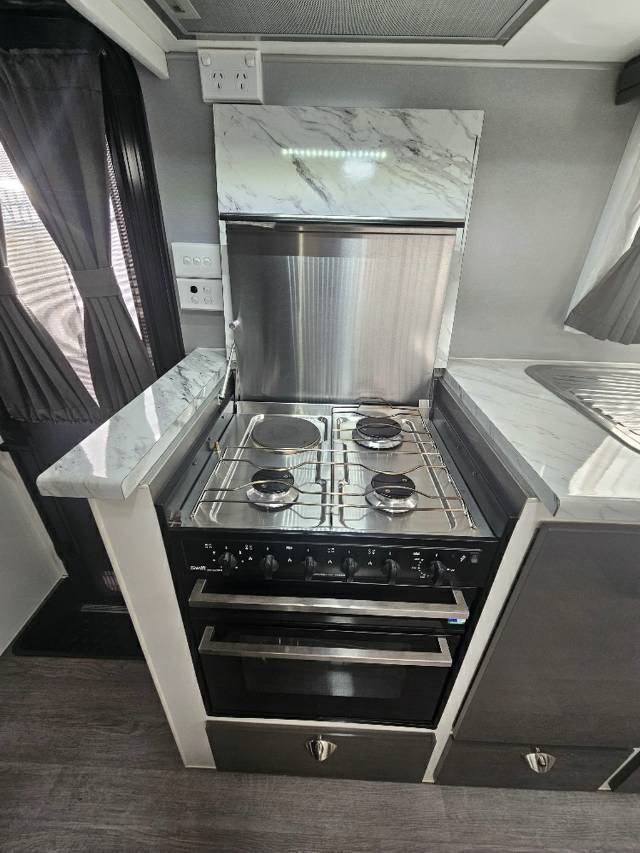 2018 RETREAT FRASER 216R CARAVAN