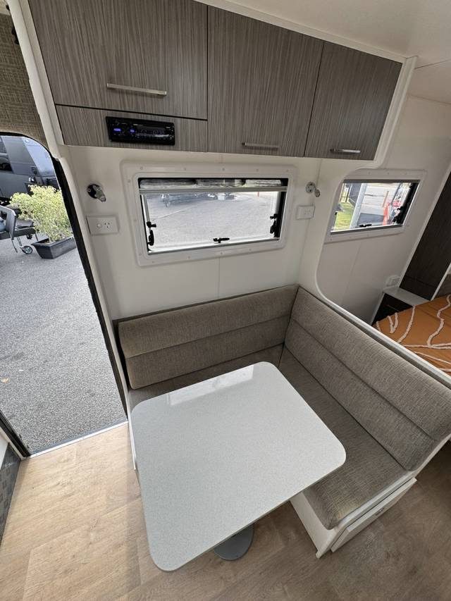 2019 NEWAGE ROADOWL CARAVAN