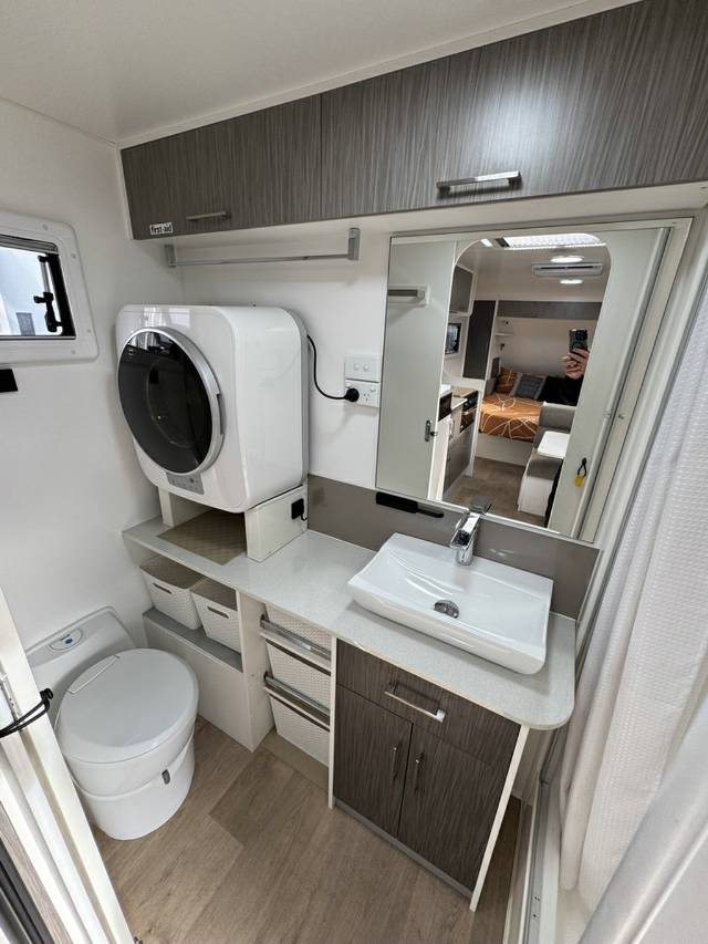 2019 NEWAGE ROADOWL CARAVAN