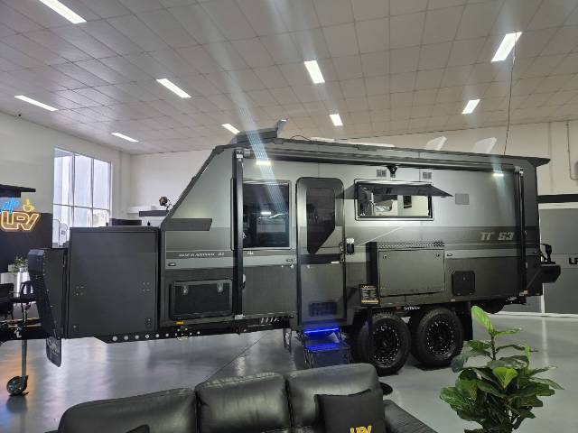 2025 TITANIUM S3 18D/T QUEEN EAST-WEST BUNK CARAVAN
