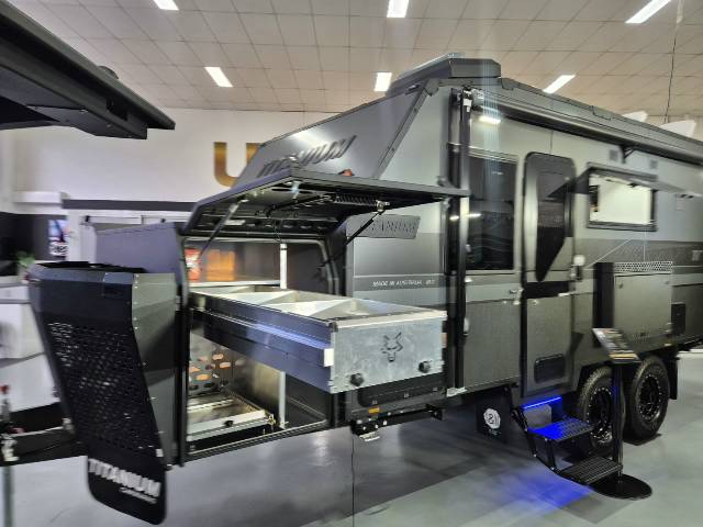 2025 TITANIUM S3 18D/T QUEEN EAST-WEST BUNK CARAVAN
