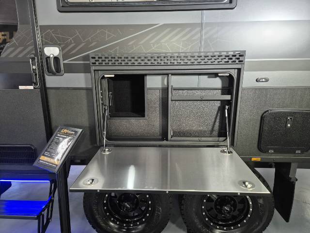 2025 TITANIUM S3 18D/T QUEEN EAST-WEST BUNK CARAVAN