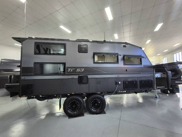2025 TITANIUM S3 18D/T QUEEN EAST-WEST BUNK CARAVAN