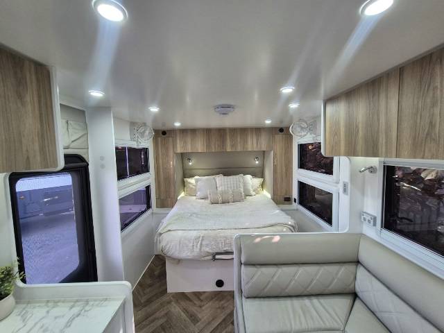 2025 RETREAT ERV 217C CARAVAN