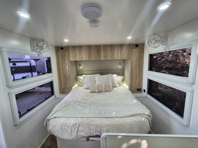 2025 RETREAT ERV 217C CARAVAN