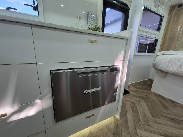 2025 RETREAT ERV 217C CARAVAN