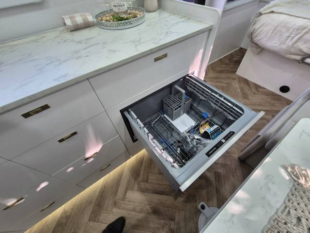 2025 RETREAT ERV 217C CARAVAN