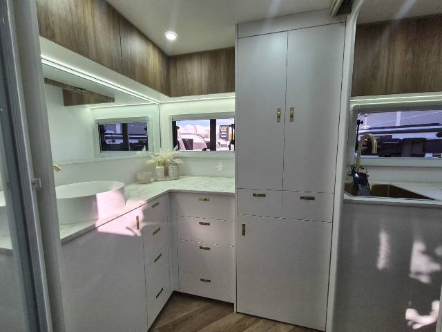 2025 RETREAT ERV 217C CARAVAN