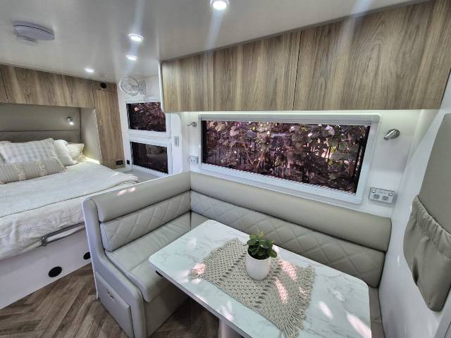 2025 RETREAT ERV 217C CARAVAN
