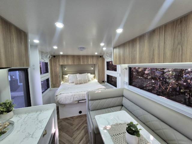 2025 RETREAT ERV 217C CARAVAN