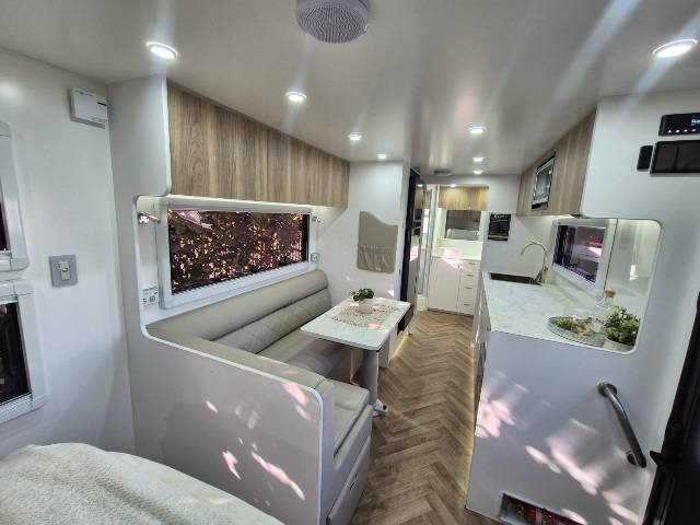 2025 RETREAT ERV 217C CARAVAN