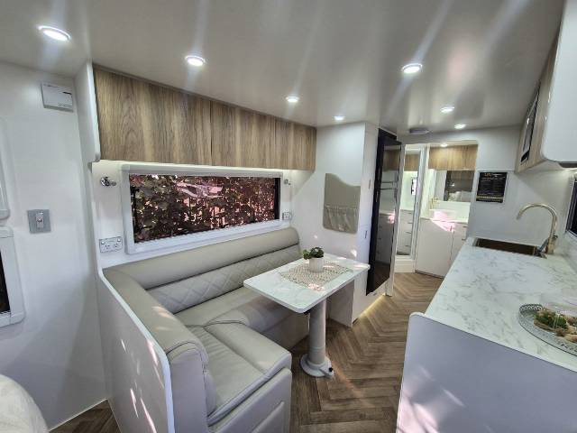 2025 RETREAT ERV 217C CARAVAN