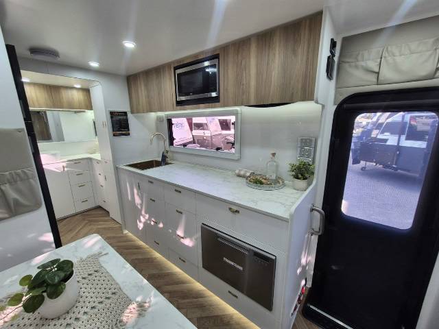 2025 RETREAT ERV 217C CARAVAN