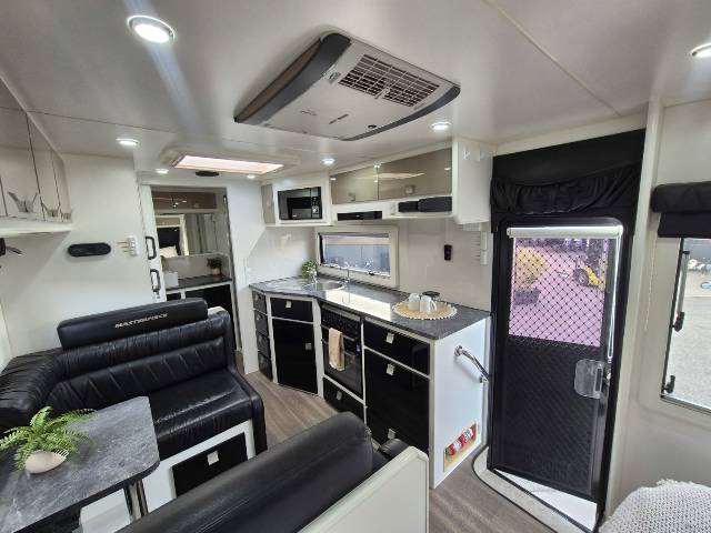 2016 MASTERIECE OPTIMUM 19’6 CARAVAN