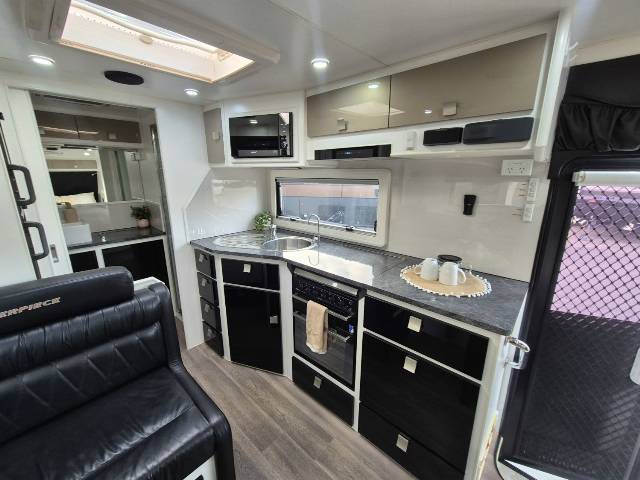 2016 MASTERIECE OPTIMUM 19’6 CARAVAN