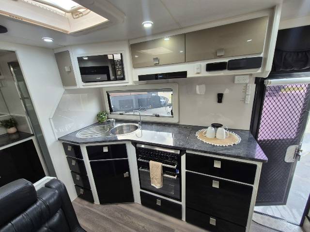 2016 MASTERIECE OPTIMUM 19’6 CARAVAN