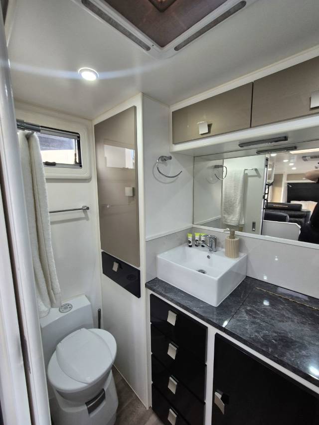 2016 MASTERIECE OPTIMUM 19’6 CARAVAN