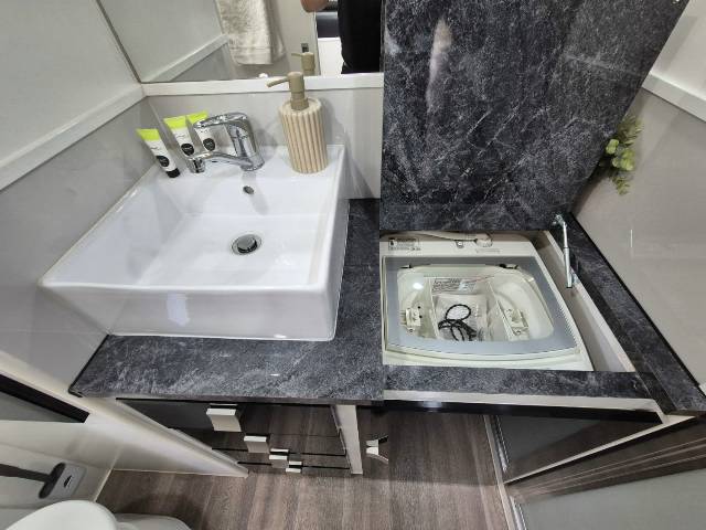 2016 MASTERIECE OPTIMUM 19’6 CARAVAN