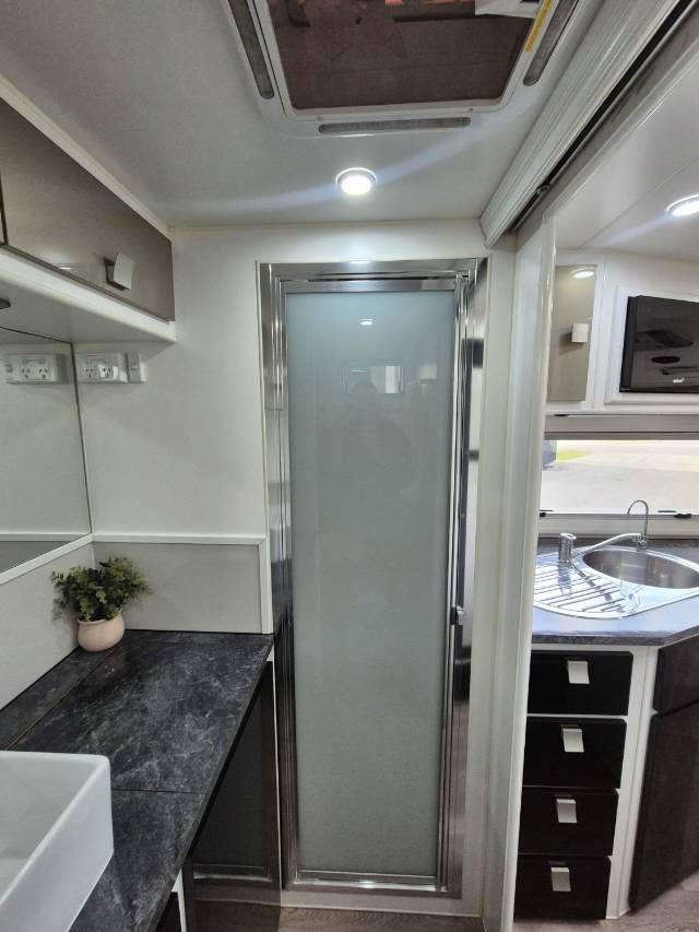 2016 MASTERIECE OPTIMUM 19’6 CARAVAN