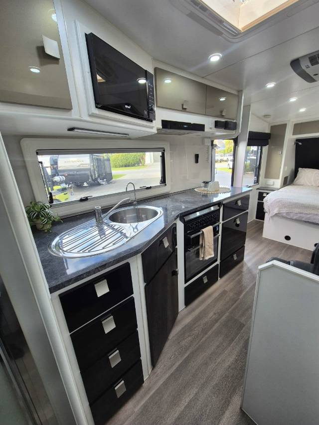 2016 MASTERIECE OPTIMUM 19’6 CARAVAN