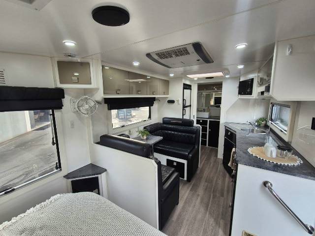 2016 MASTERIECE OPTIMUM 19’6 CARAVAN