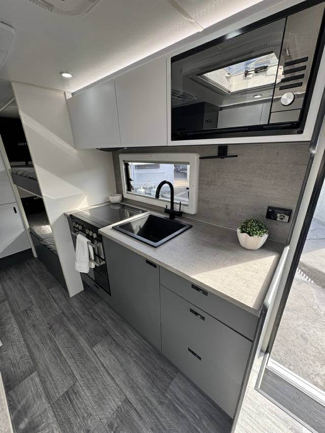 2021 LOTUS CARAVANS TROOPER 19 ‘ FAMILY VAN CARAVAN