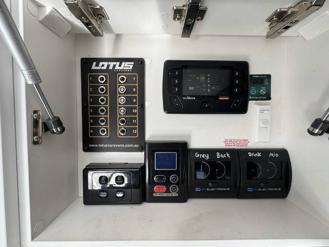 2021 LOTUS CARAVANS TROOPER 19 ‘ FAMILY VAN CARAVAN
