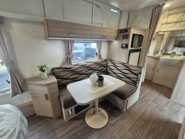 2016 JAYCO JOURNEY OUTBACK 17.55-8 CARAVAN