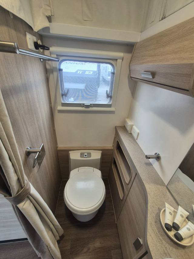 2016 JAYCO JOURNEY OUTBACK 17.55-8 CARAVAN