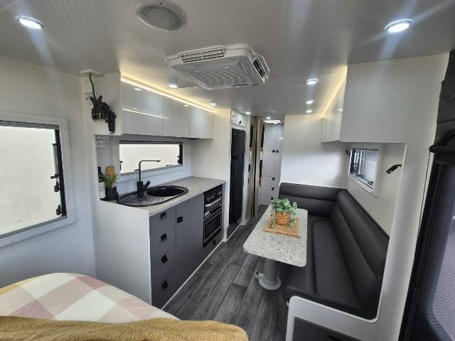 2024 NETWORK RV TOURING 21′ FAMILY CARAVAN