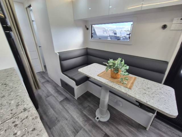 2024 NETWORK RV TOURING 21′ FAMILY CARAVAN