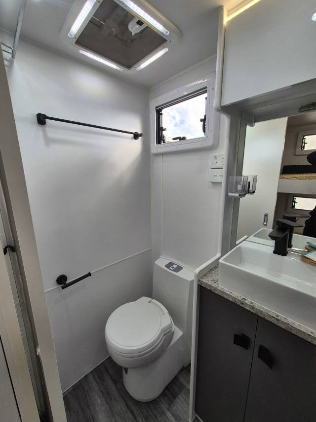 2024 NETWORK RV TOURING 21′ FAMILY CARAVAN