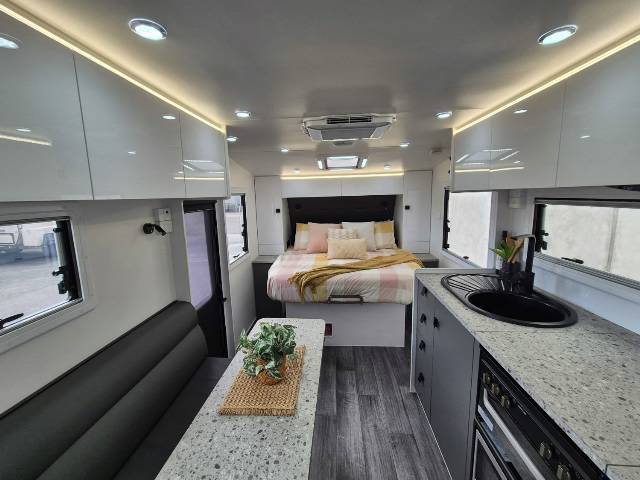 2024 NETWORK RV TOURING 21′ FAMILY CARAVAN