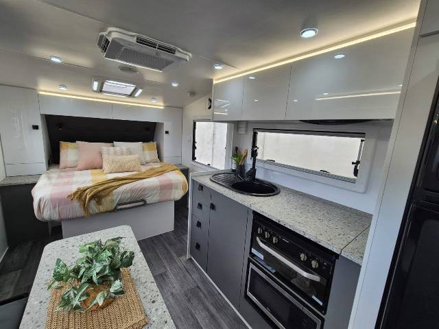 2024 NETWORK RV TOURING 21′ FAMILY CARAVAN