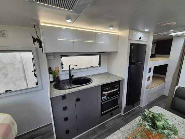 2024 NETWORK RV TOURING 21′ FAMILY CARAVAN