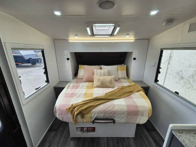 2024 NETWORK RV TOURING 21′ FAMILY CARAVAN