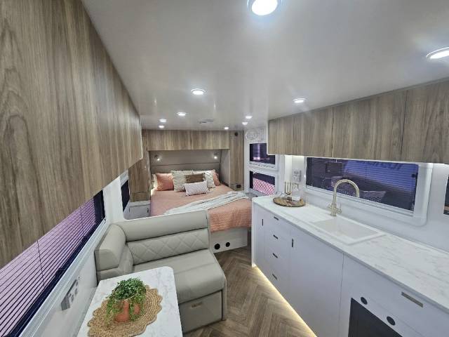 2025 RETREAT ERV 199R CARAVAN
