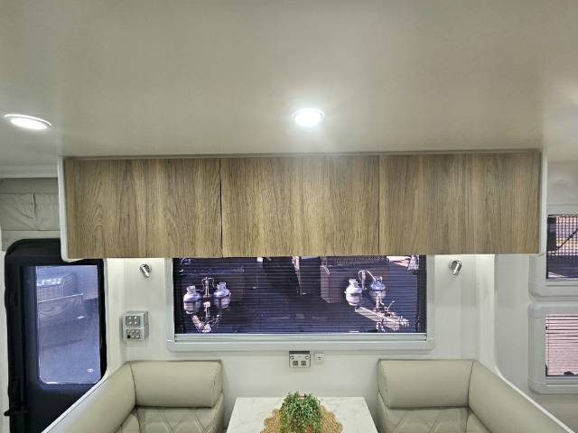 2025 RETREAT ERV 199R CARAVAN