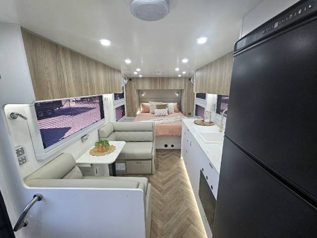 2025 RETREAT ERV 199R CARAVAN