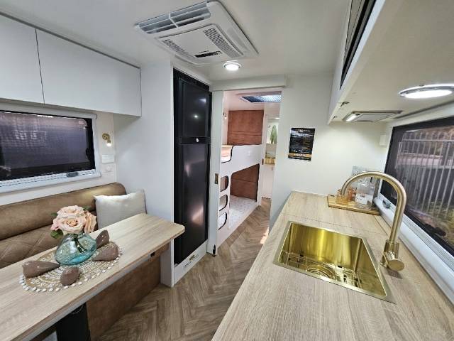 2026 TITANIUM S3 226EWQ 22’6 EW 3BNK+DRAWS CARAVAN